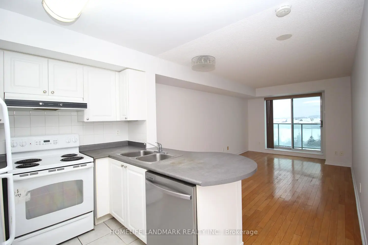 Additional image 6 of 11 Oneida Crescent 708