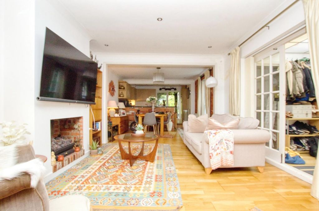 Additional image 4 of 2 bed cottage for salePortsmouth Road, Southampton SO19