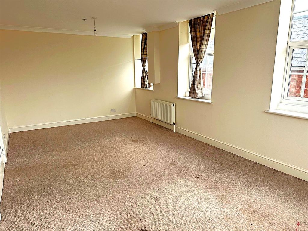 Additional image 2 of 3 bed flat for saleRockingham Road, Cottingham LE16