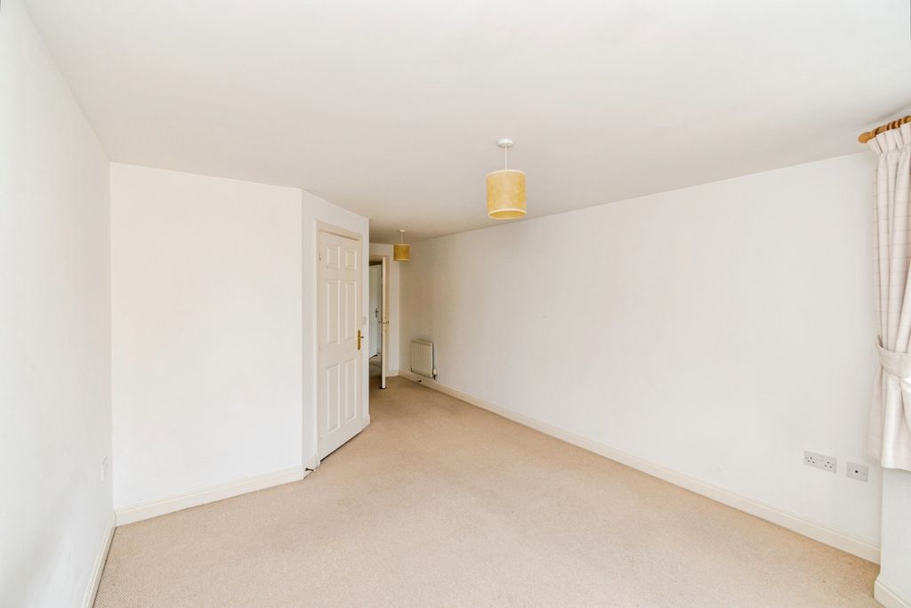 Additional image 8 of 2 bed flat for saleMarshall Square, Banister Park, Southampton, Hampshire SO15