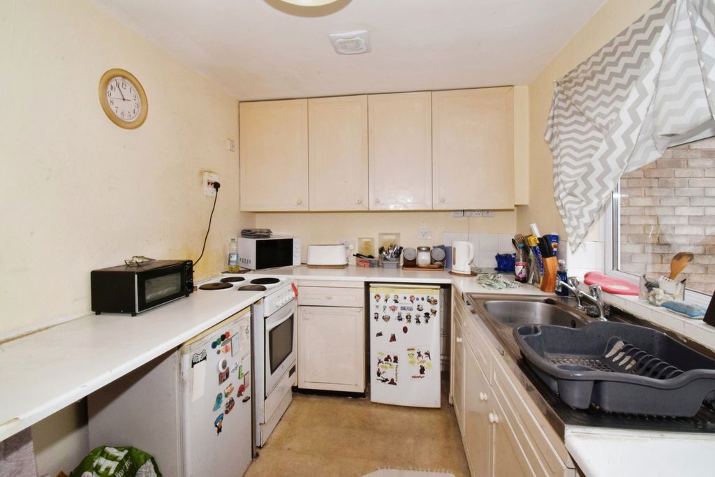 Additional image 5 of 2 bed flat for saleHotoft Road, Leicester, Leicestershire LE5