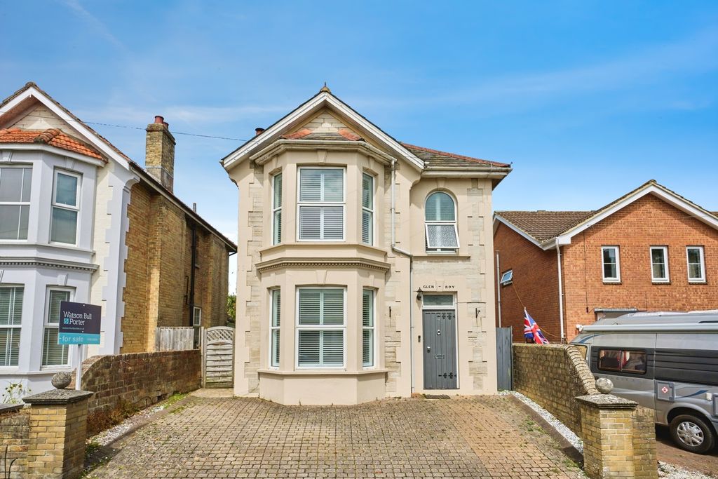 4 bed detached house for saleCastle Road, Newport, Isle Of Wight PO30
