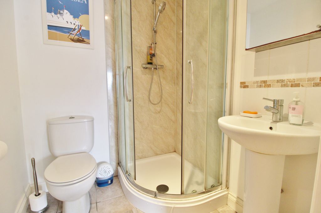 Additional image 4 of 2 bed flat for saleElm Grove, Southsea PO5