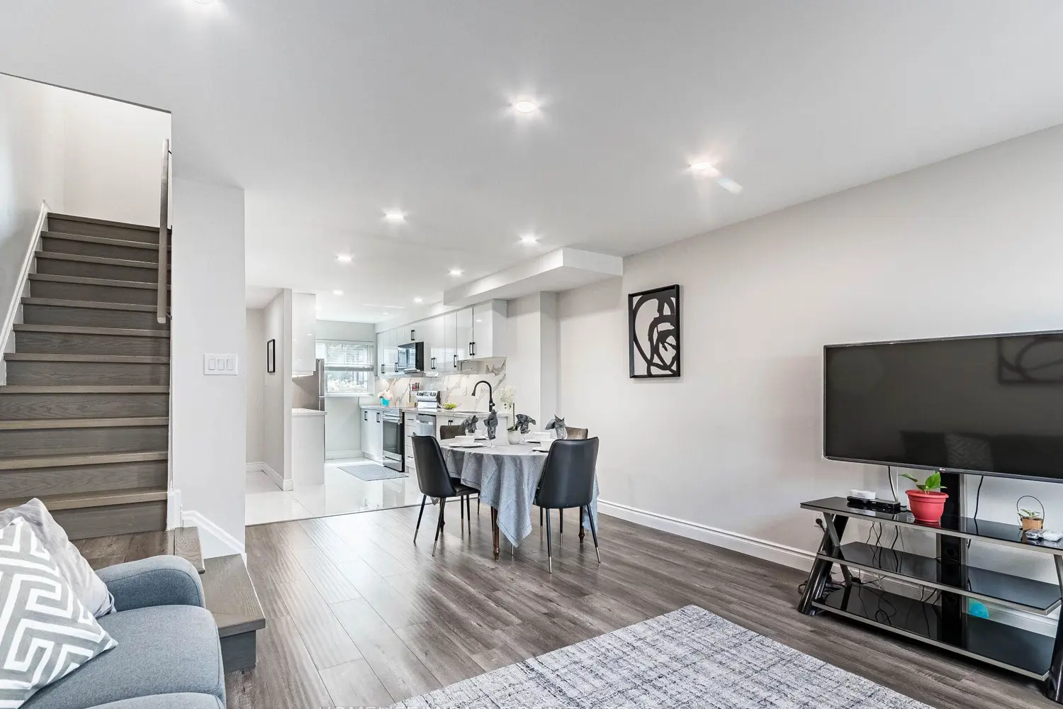 180 Mississauga Valley Boulevard 124