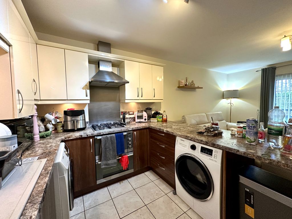 Additional image 5 of 2 bed flat for saleCastlecroft Road, Castlecroft, Wolverhampton WV3