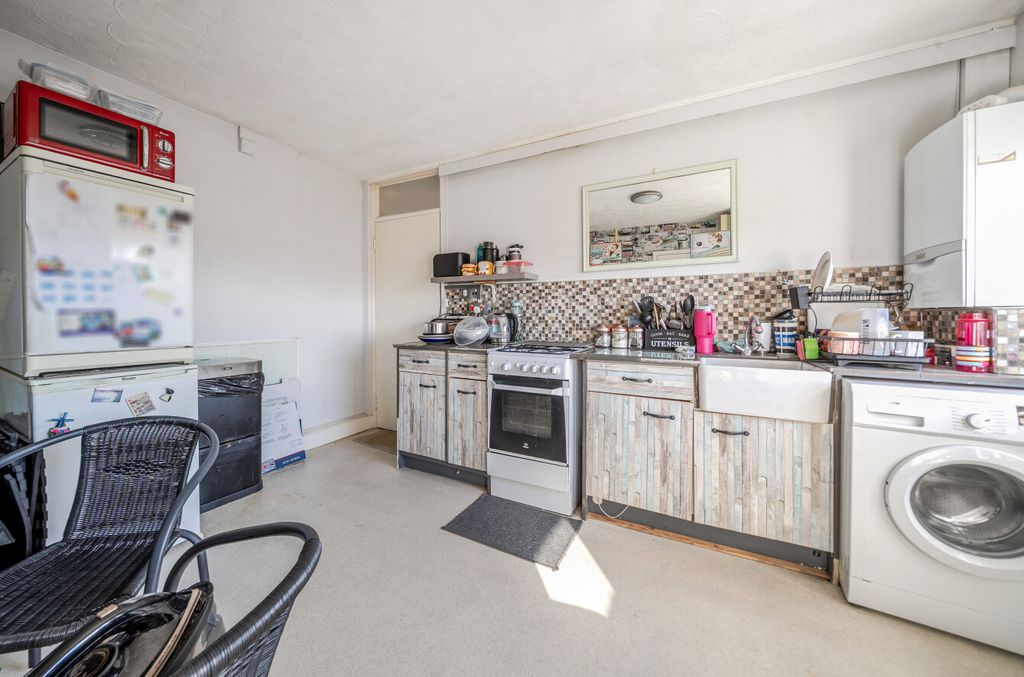 Additional image 4 of 2 bed flat for saleLondon Road, Portsmouth, Hampshire PO2
