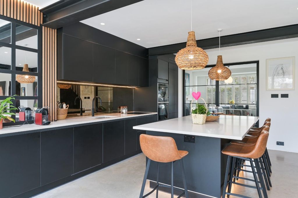 Additional image 9 of 6 bed semi-detached house for saleOaks Avenue, Worcester Park KT4
