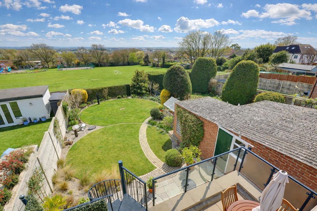 Additional image 4 of 3 bed detached house for saleBlake Road, Drayton, Portsmouth PO6
