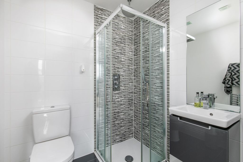 Additional image 7 of 2 bed flat for saleNightingale Park, Winchester SO22