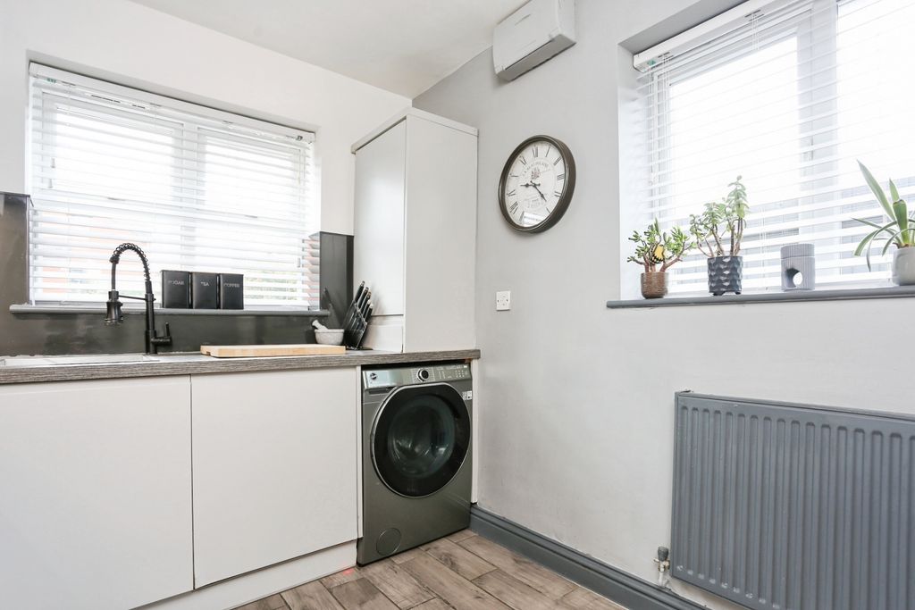 Additional image 7 of 2 bed detached bungalow for saleLancers Drive, Melton Mowbray LE13