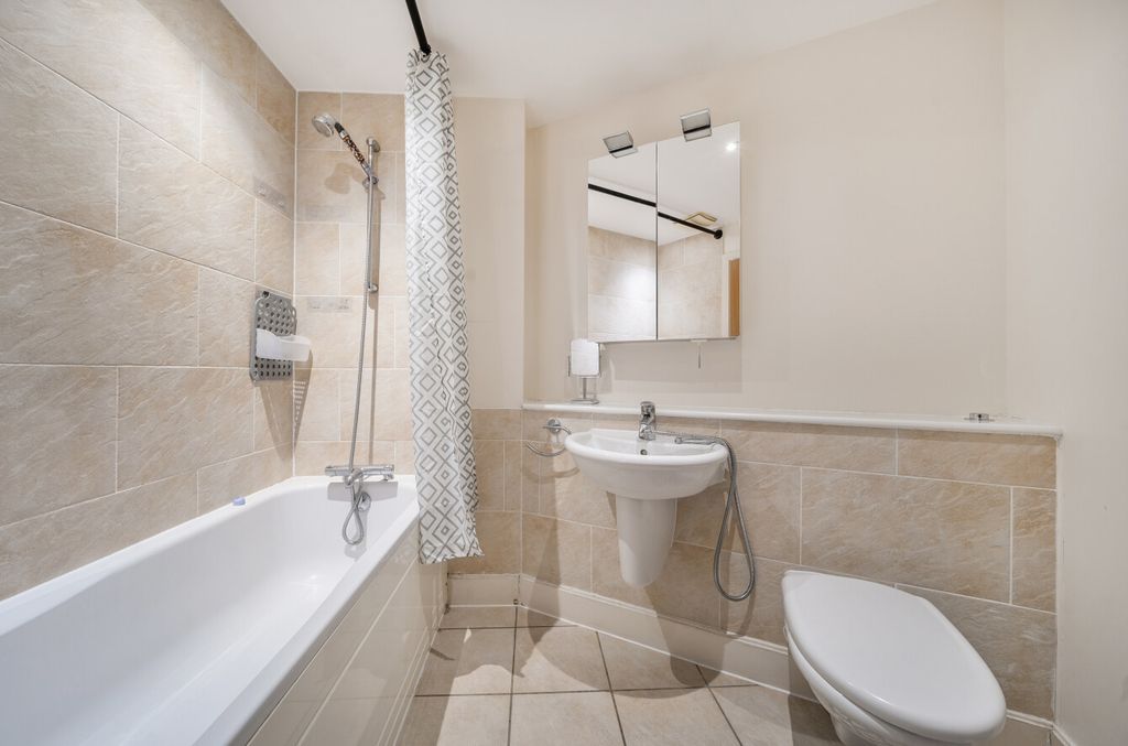 Additional image 9 of 2 bed flat for saleThe Canalside, Gunwharf Quays, Portsmouth, Hampshire PO1