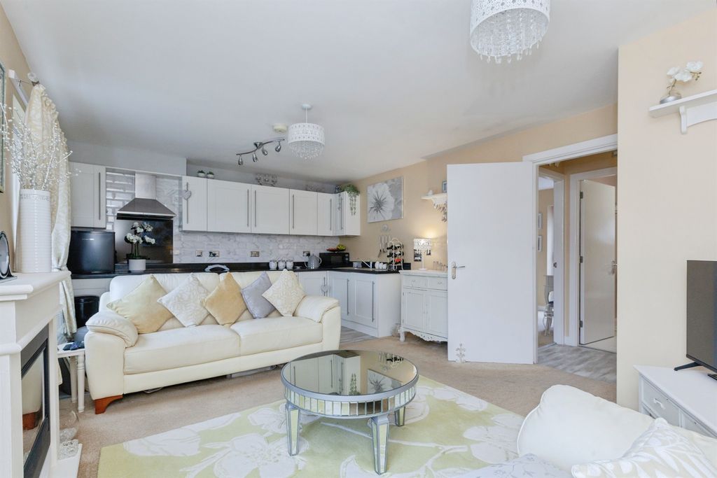 Additional image 9 of 2 bed flat for saleSycamore Street, Blaby, Leicester LE8