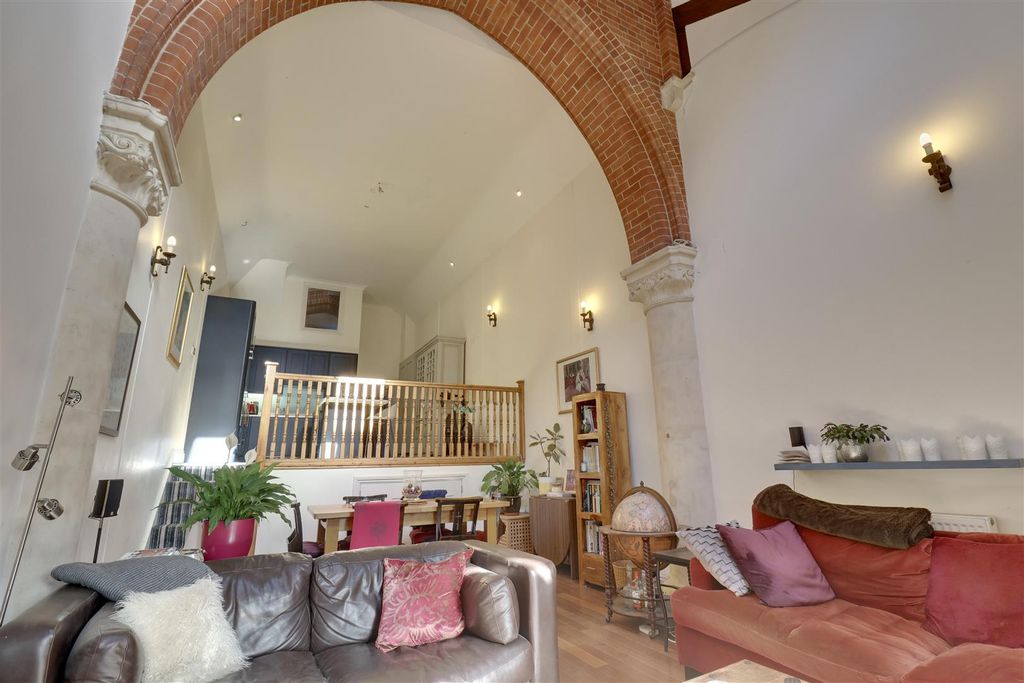 Additional image 10 of 3 bed town house for saleHenderson Road, Southsea PO4