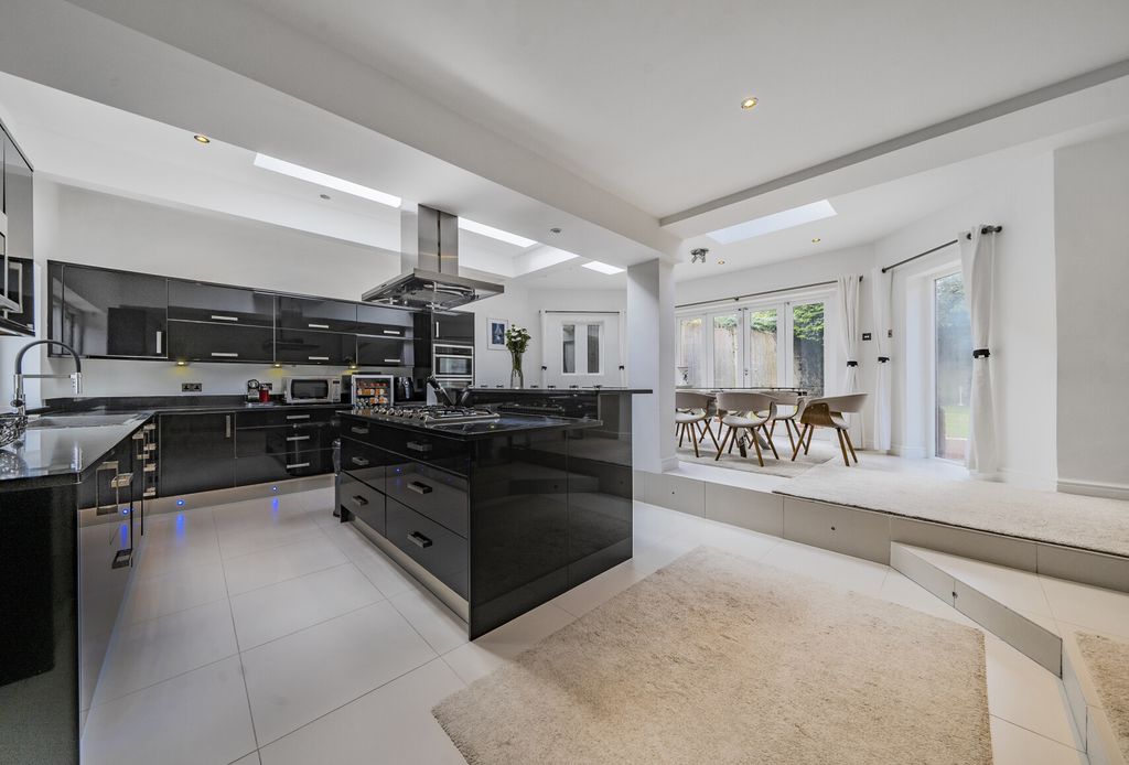 Additional image 8 of 5 bed detached house for saleThe Denningtons, Worcester Park, Surrey KT4
