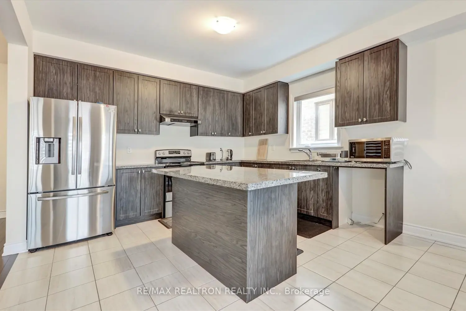 96 Kennedy Boulevard photo 2