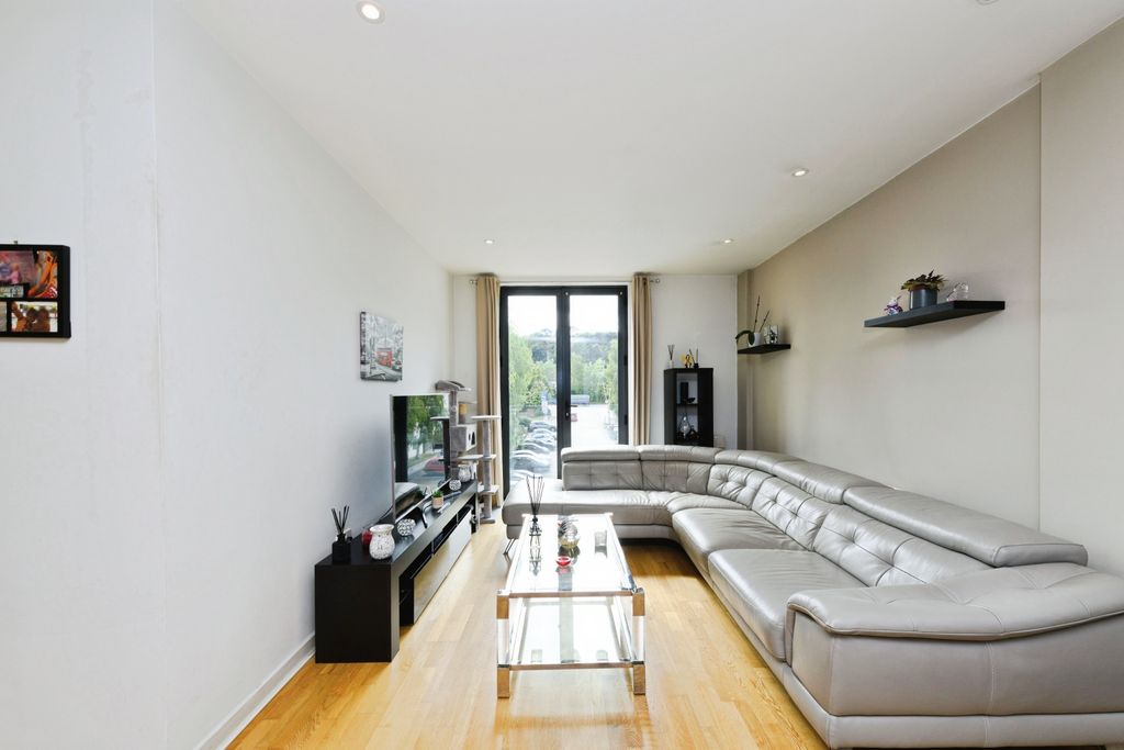 Additional image 2 of 2 bed flat for saleGodstone Road, Whyteleafe CR3