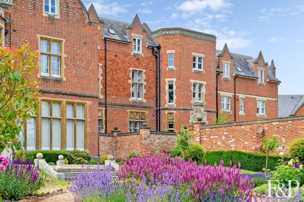 Additional image 2 of 2 bed flat for saleLongbourn, Windsor SL4