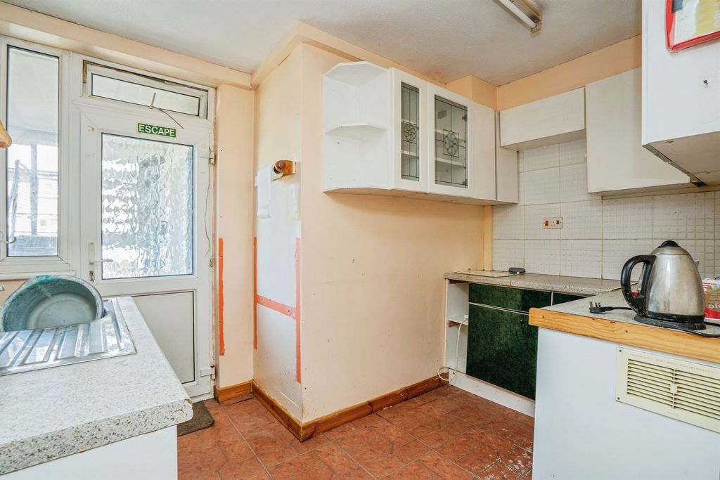 Additional image 7 of 2 bed flat for saleWinstanley Road, Portsmouth PO2
