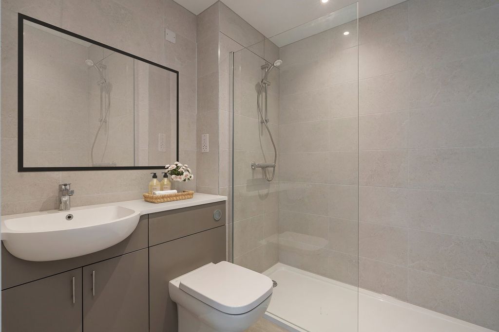 Additional image 9 of 2 bed flat for sale18 Farncombe Road, Worthing BN11
