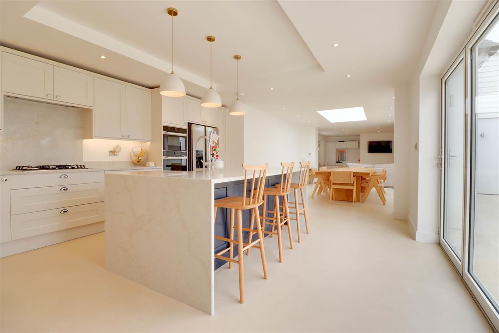 Additional image 5 of 3 bed detached bungalow for saleSugden Avenue, Wickford SS12