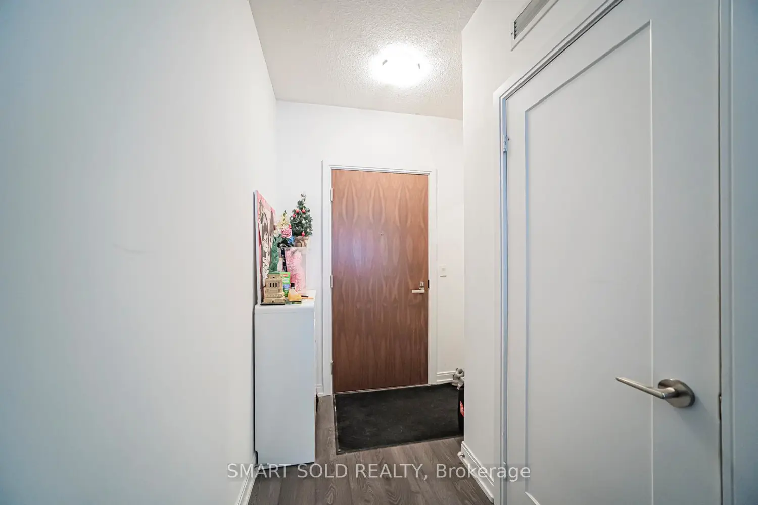 Additional image 7 of 275 Village Green Square 2918