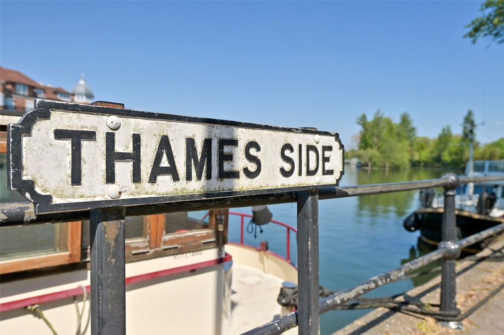 Additional image 17 of 2 bed flat for saleFarm Yard, Windsor, Berkshire SL4
