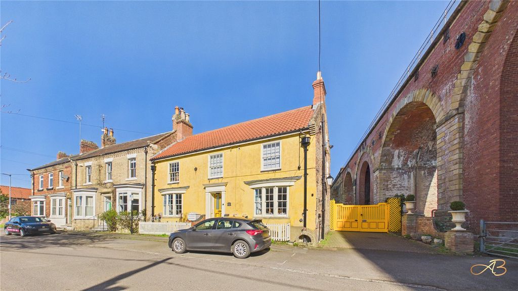4 bed end terrace house for saleBridge Street, Yarm, Stockton-On-Tees TS15