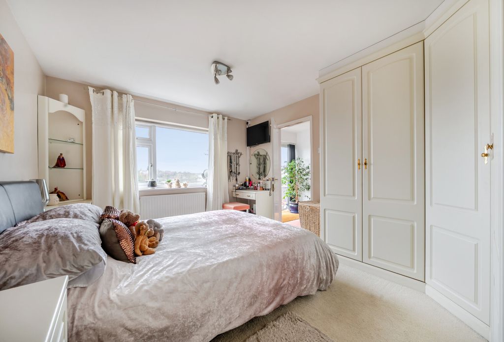 Additional image 2 of 4 bed detached house for saleCrawley Road, Witney, Oxfordshire OX28