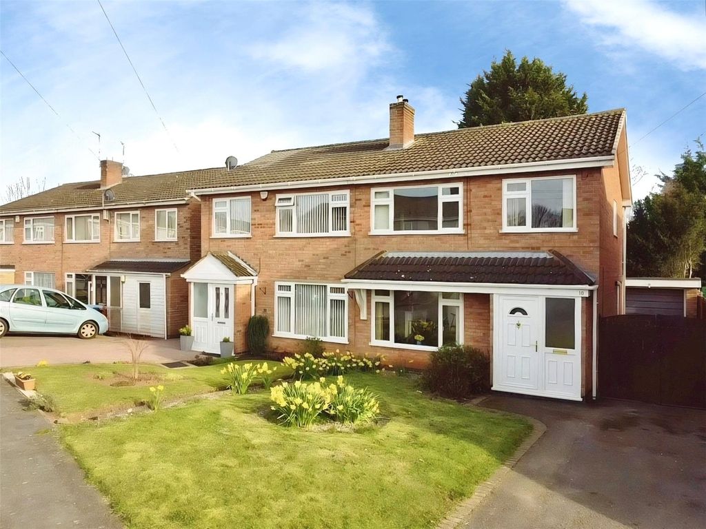3 bed semi-detached house for saleBearsden Crescent, Hinckley, Leicestershire LE10