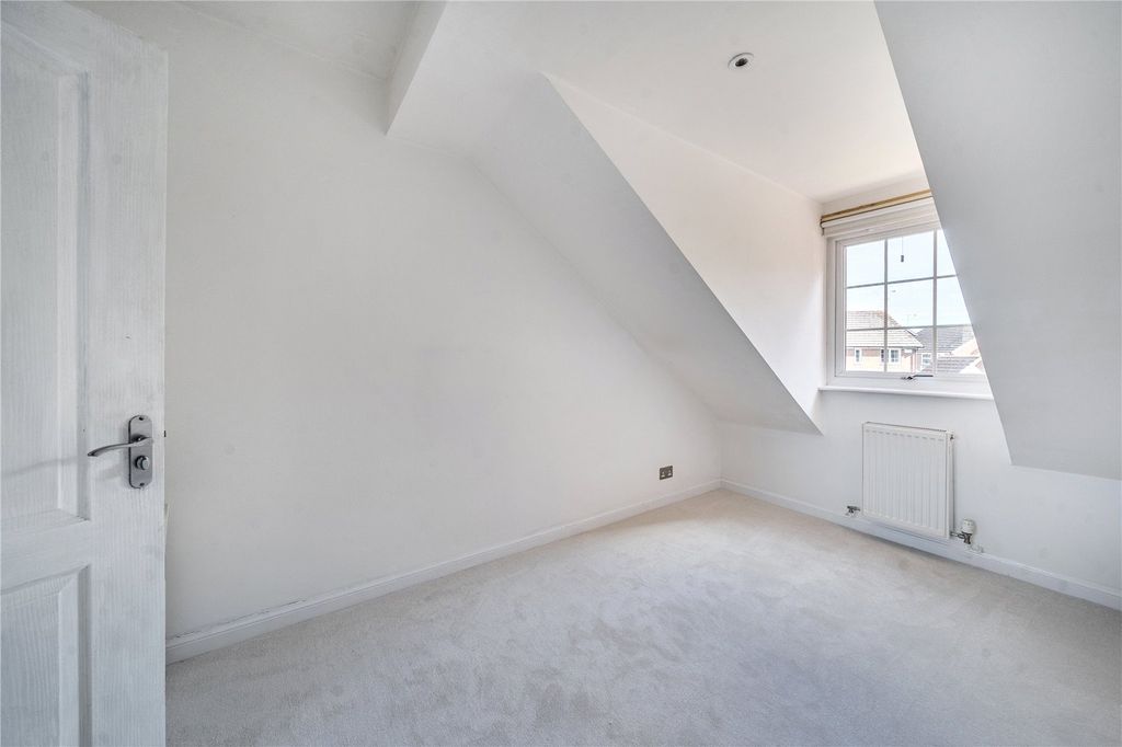 Additional image 18 of 5 bed link detached house for saleLower Canes, Yateley, Hampshire GU46