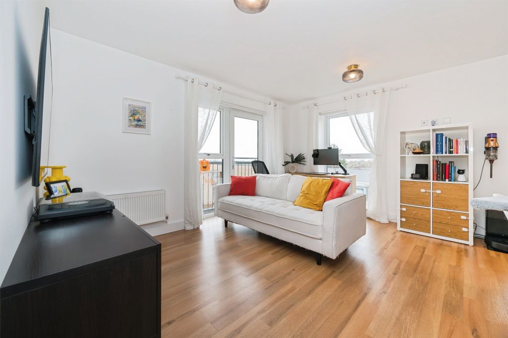 2 bed flat for saleLaxton Close, Southampton SO19 photo 4