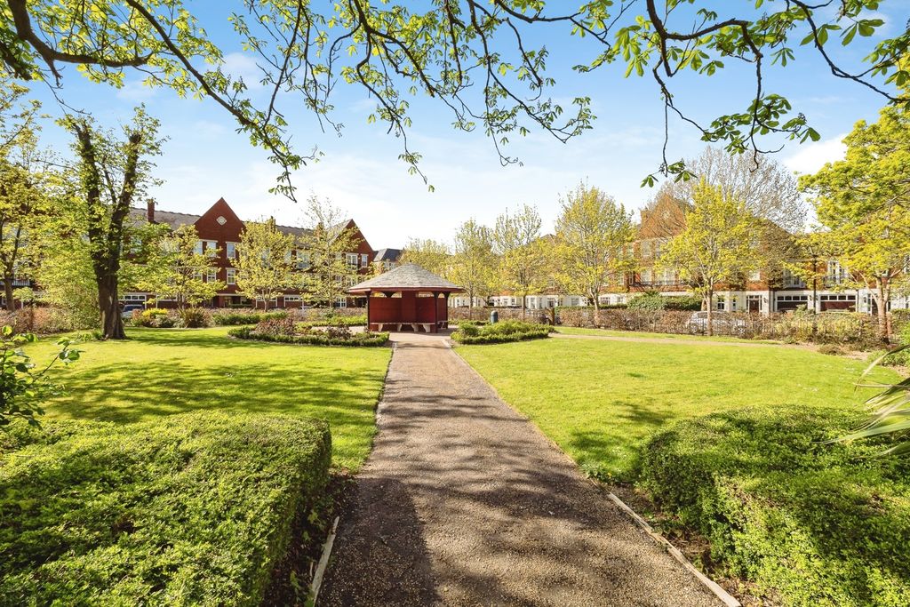 Additional image 17 of 3 bed flat for saleBartholomew House, Richmond Drive, Woodford Green IG8