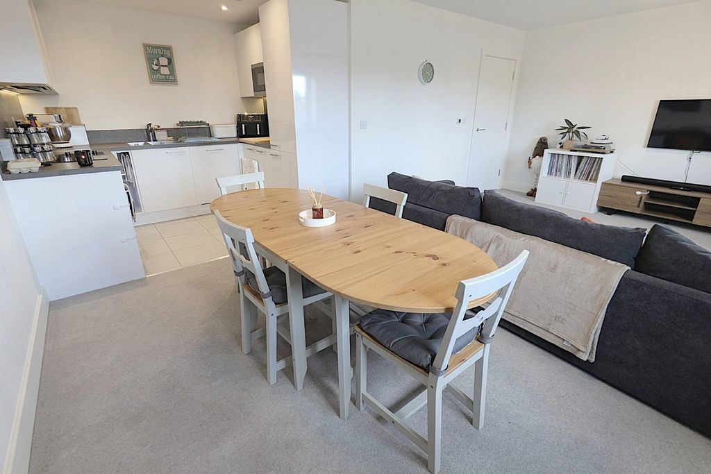2 bed flat for saleApartment 22, Austin Court, 2 Mill Street, Diglis, Worcester. WR1
