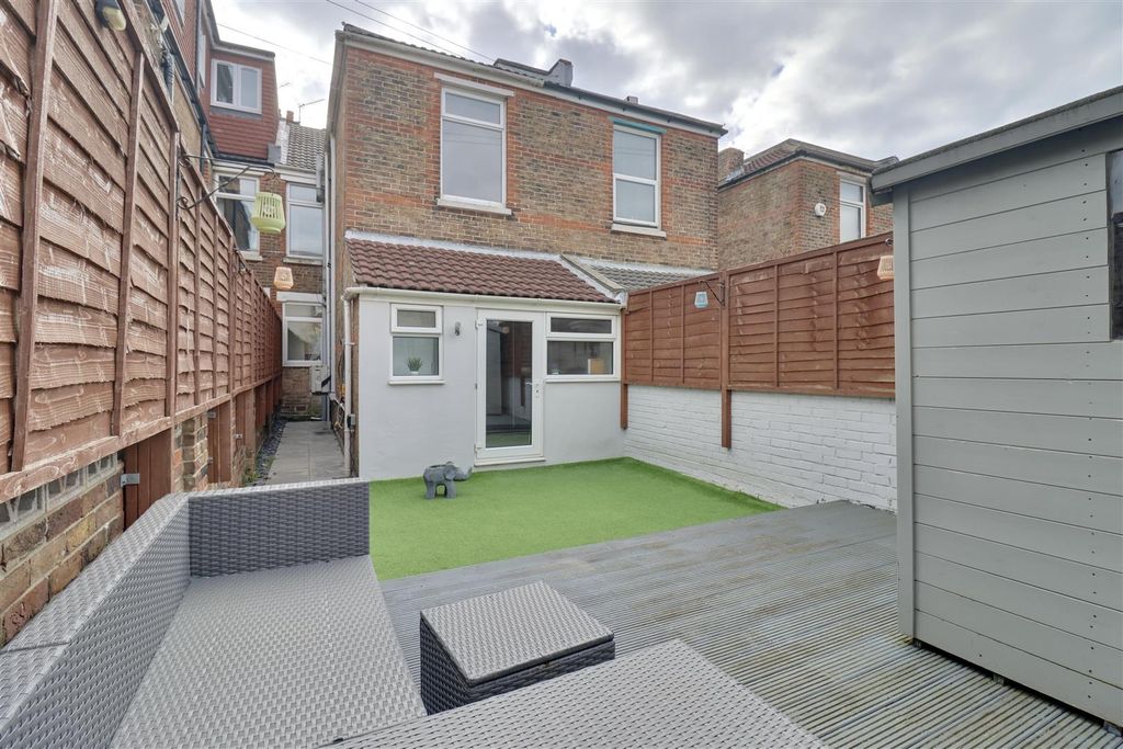 Additional image 23 of 3 bed property for saleHaslemere Road, Southsea PO4