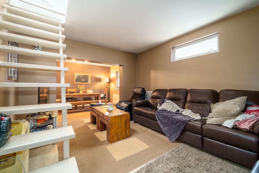 Additional image 14 of 6 bed detached bungalow for saleFeltham Hill Road, Ashford TW15