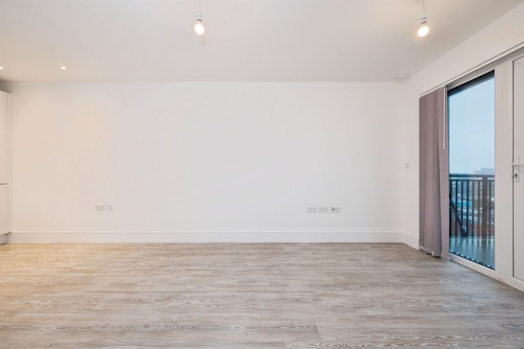 Additional image 17 of 2 bed flat for saleMeridian Way, Southampton SO14