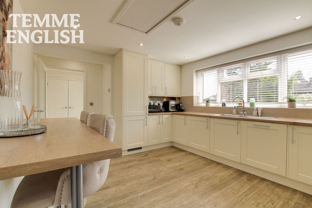 Additional image 7 of 3 bed detached bungalow for saleJersey Gardens, Wickford SS11