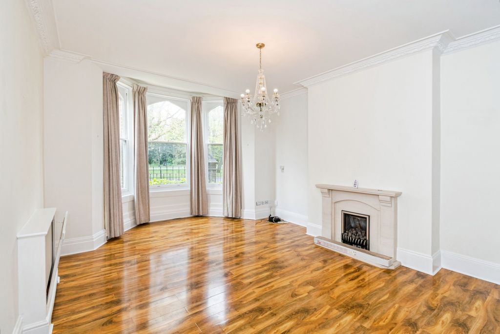 Additional image 3 of 2 bed flat for saleThe Avenue, Southampton, Hampshire SO17