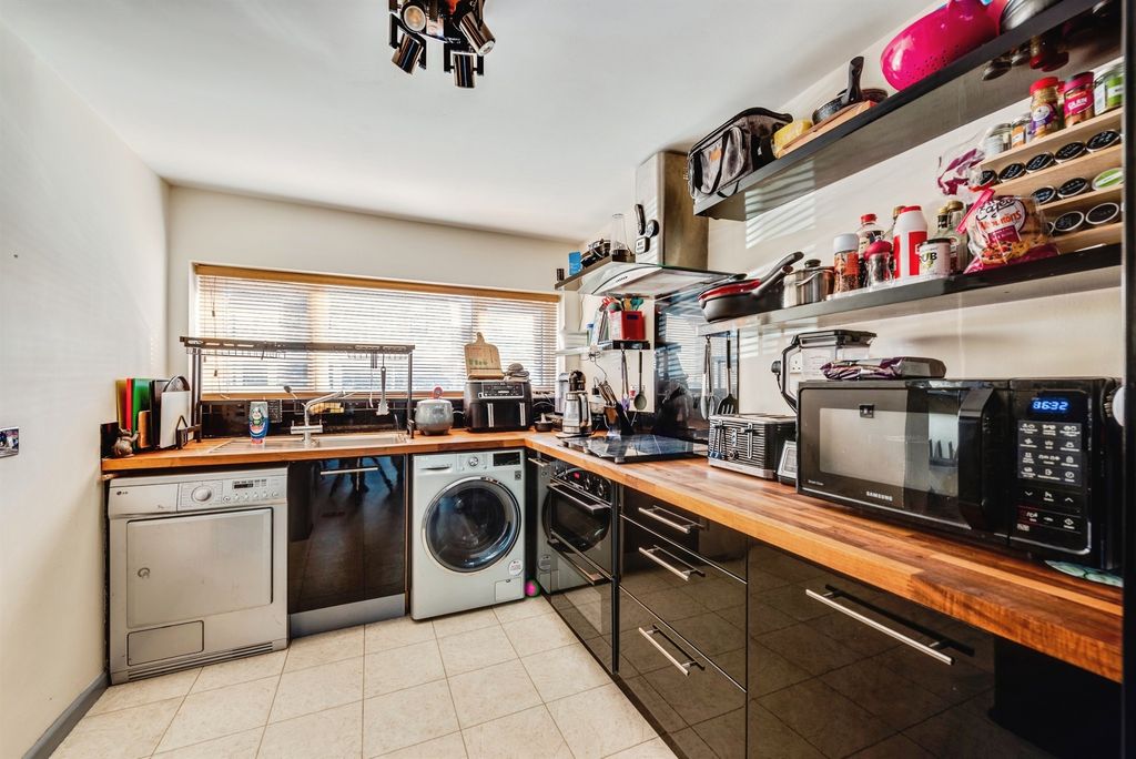 Additional image 3 of 2 bed property for saleCampden Close, Witney OX28