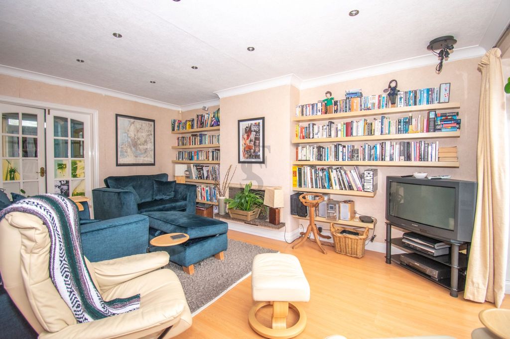 Additional image 9 of 3 bed semi-detached house for saleAsh Tree Road, Oadby LE2