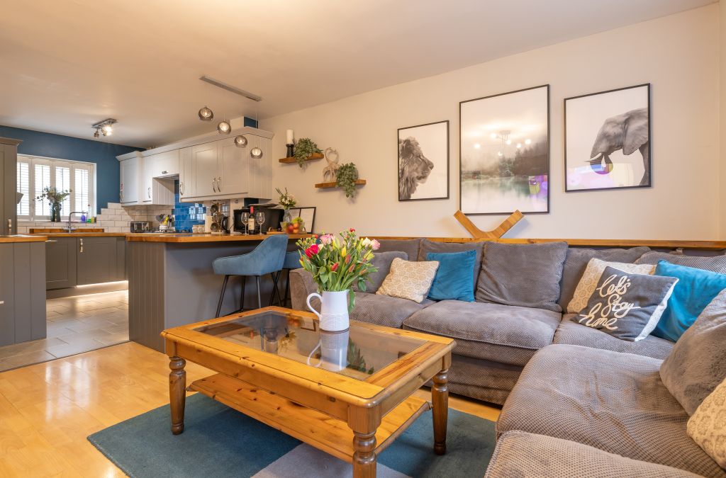 Additional image 3 of 3 bed terraced house for saleAshcombe Crescent, Witney OX28