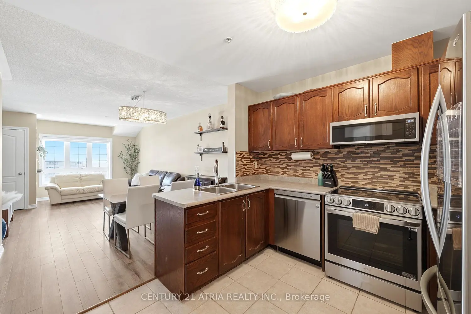 Additional image 7 of 112 Simcoe Road 213