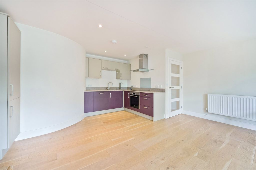 Additional image 3 of 2 bed flat for saleMilton Road, Wokingham, Berkshire RG40