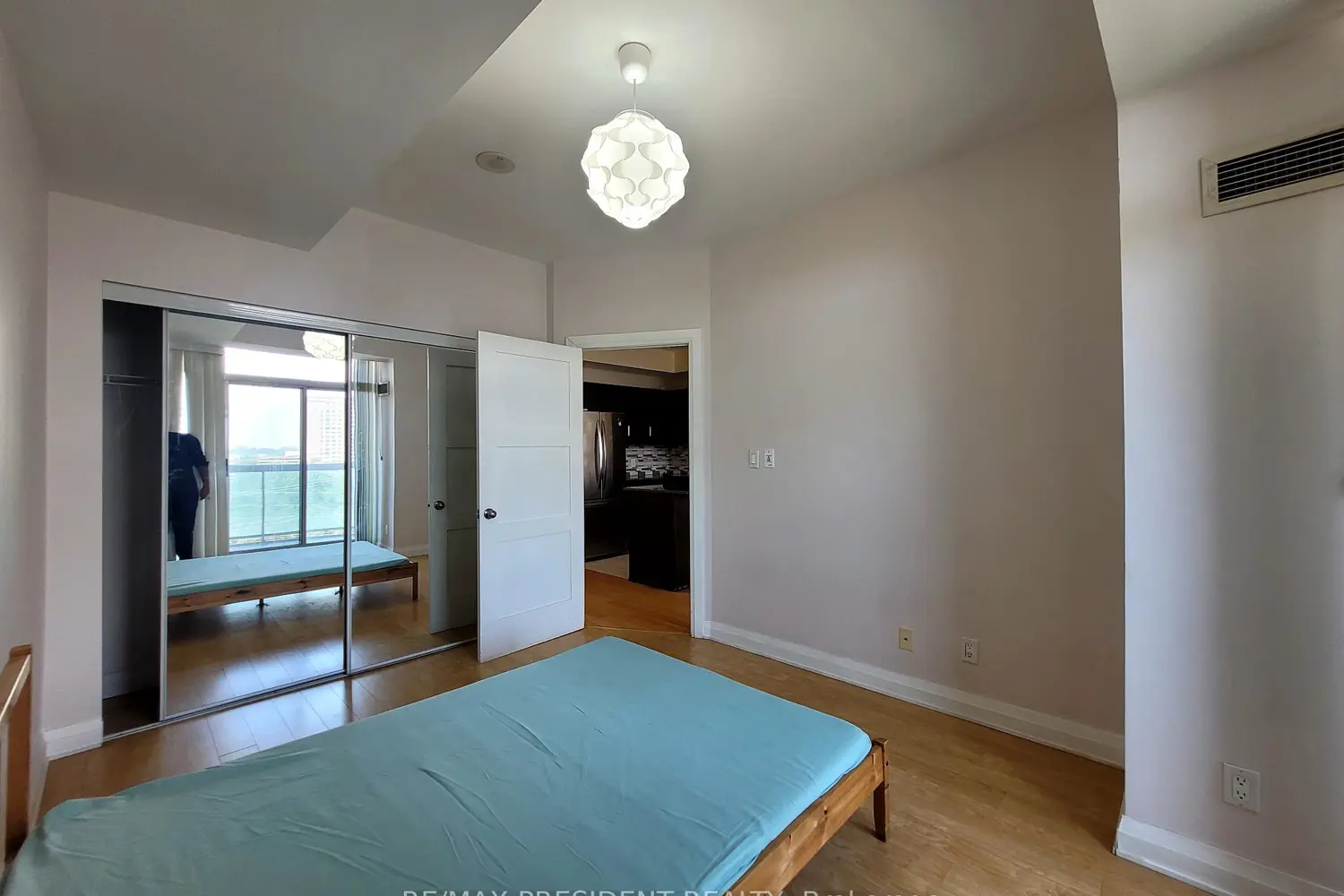 Additional image 9 of 3504 Hurontario Street 801