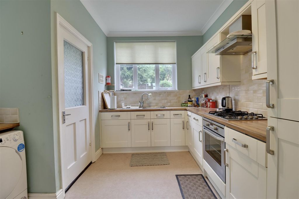 Additional image 3 of 4 bed property for saleHavant Road, Farlington, Portsmouth PO6