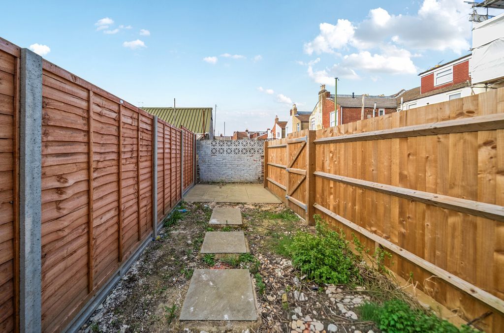 Additional image 8 of 2 bed flat for saleDerby Road, Portsmouth, Hampshire PO2