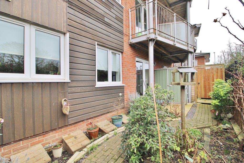 Additional image 15 of 2 bed flat for saleBransbury Mews, 161 Henderson Road, Southsea PO4