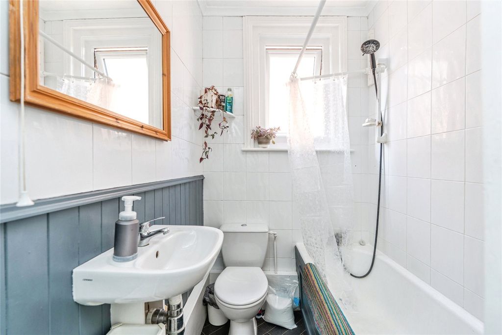Additional image 18 of 4 bed semi-detached house for saleSuffolk Avenue, Shirley, Southampton, Hampshire SO15