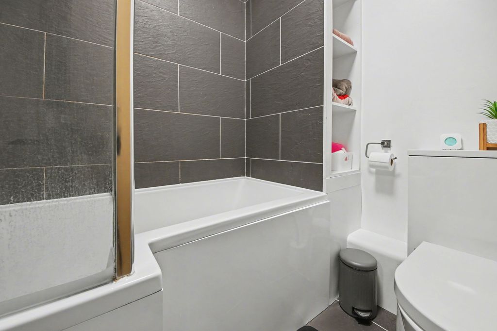Additional image 8 of 1 bed flat for sale231-233 Spring Road, Sholing SO19