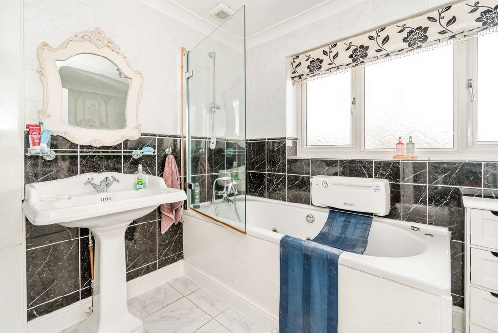 Additional image 14 of 5 bed end terrace house for salePennine Road, Southampton, Hampshire SO16